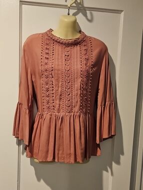 Kensie Rose Mauve Lace-Trim Peplum Tunic